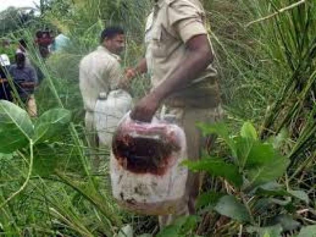  ಕಳ್ಳ ಭಟ್ಟಿ ಸಾರಾಯಿ ಅಡ್ಡೆಗೆ ಅಬಕಾರಿ ಪೊಲೀಸರ ದಾಳಿ: 400 ಲೀಟರ್ ಹುಳಿ ರಸ ವಶ